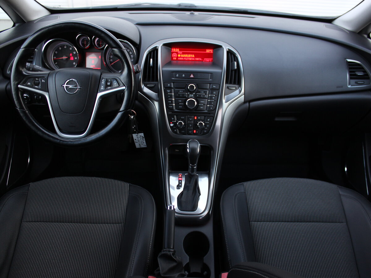 Opel Astra, 2011