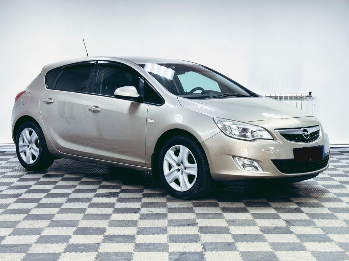 Opel Astra, 2011