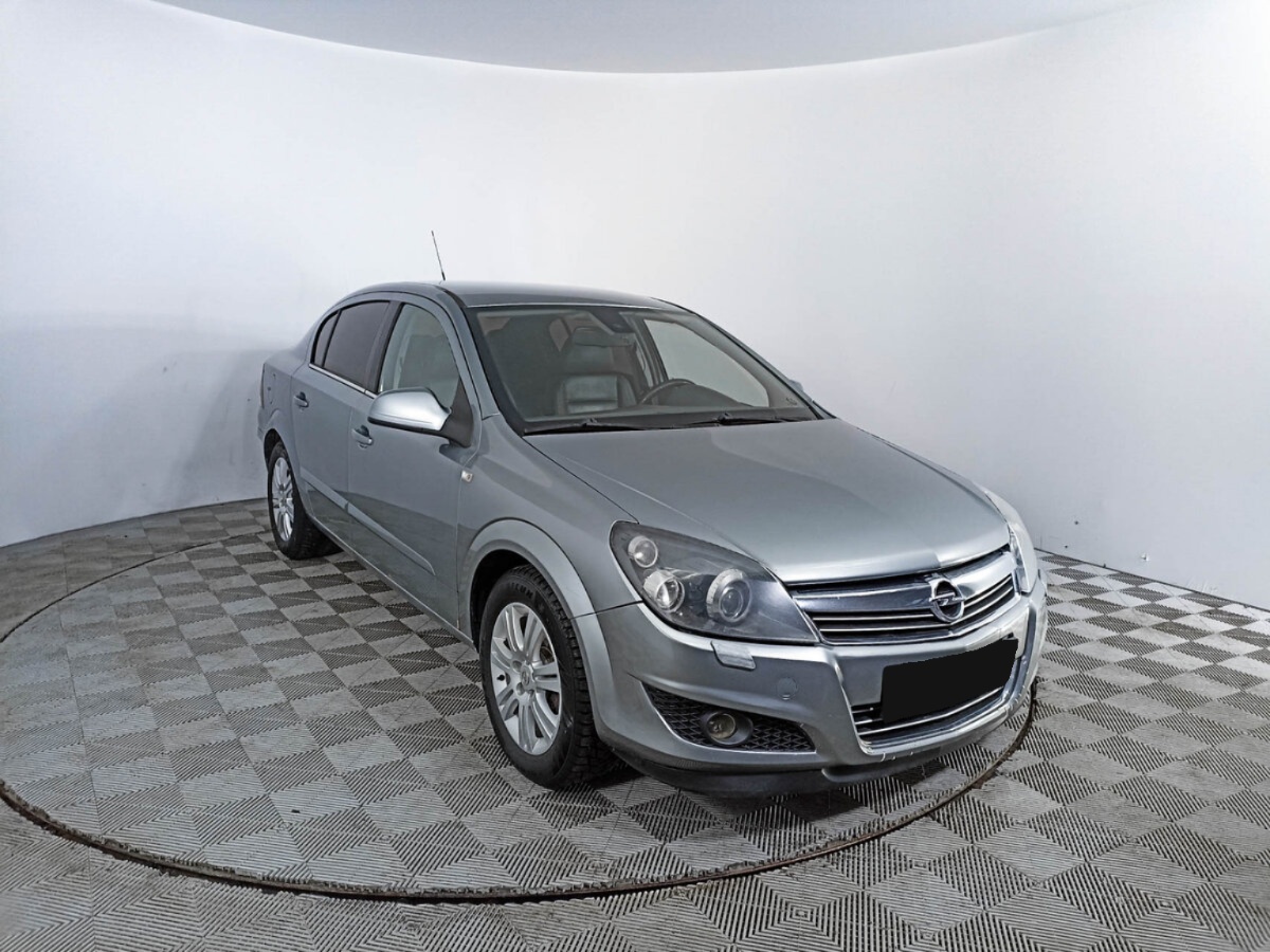 Opel Astra, 2011