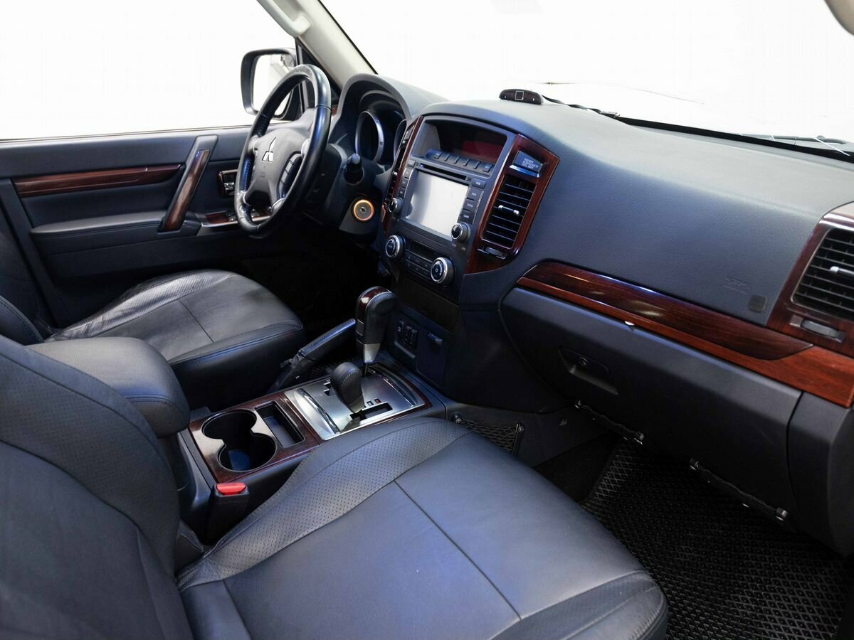 Mitsubishi Pajero, 2012