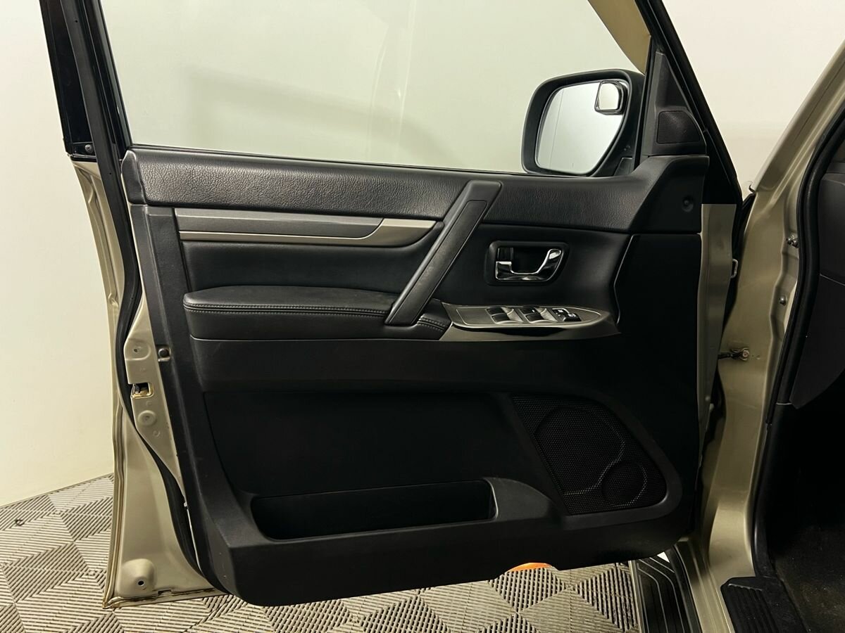 Mitsubishi Pajero, 2012