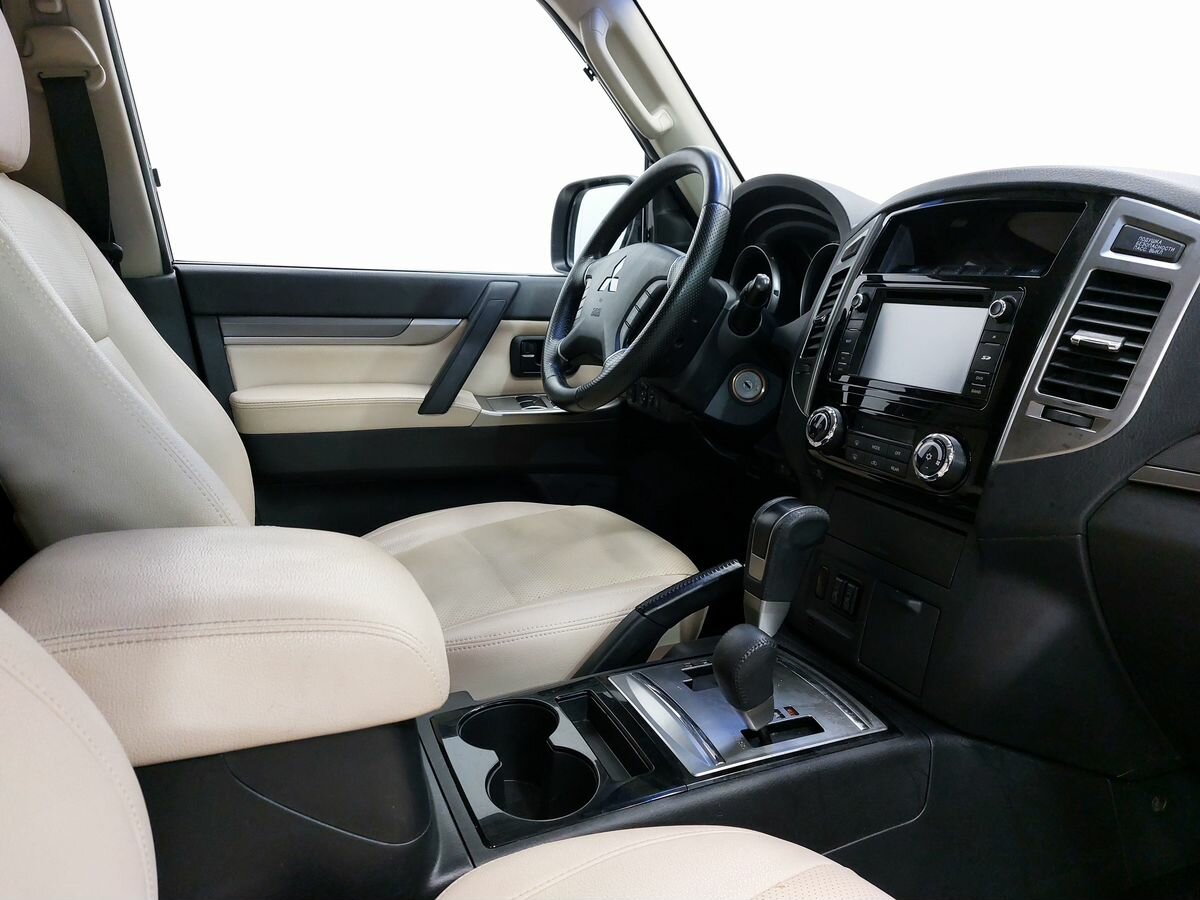 Mitsubishi Pajero, 2015