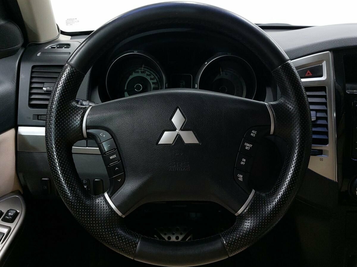 Mitsubishi Pajero, 2015