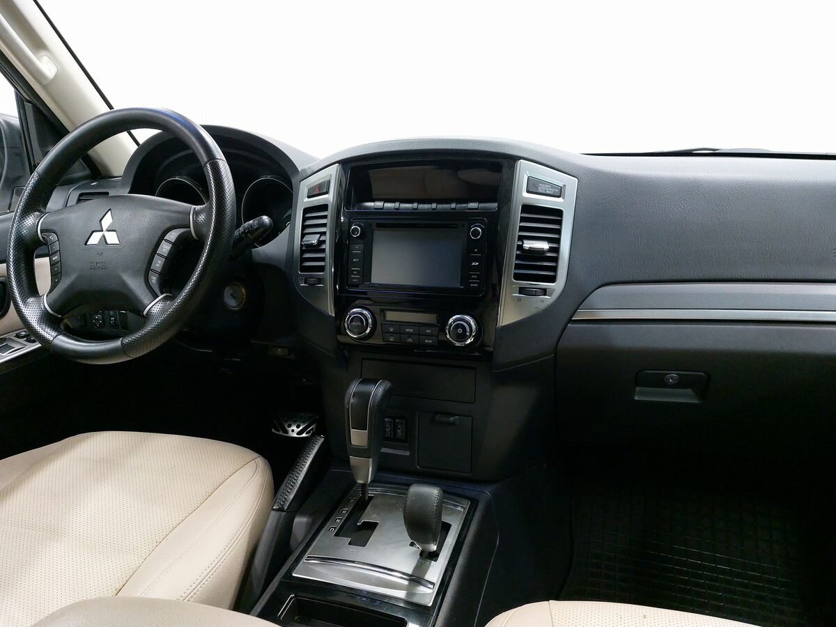 Mitsubishi Pajero, 2015