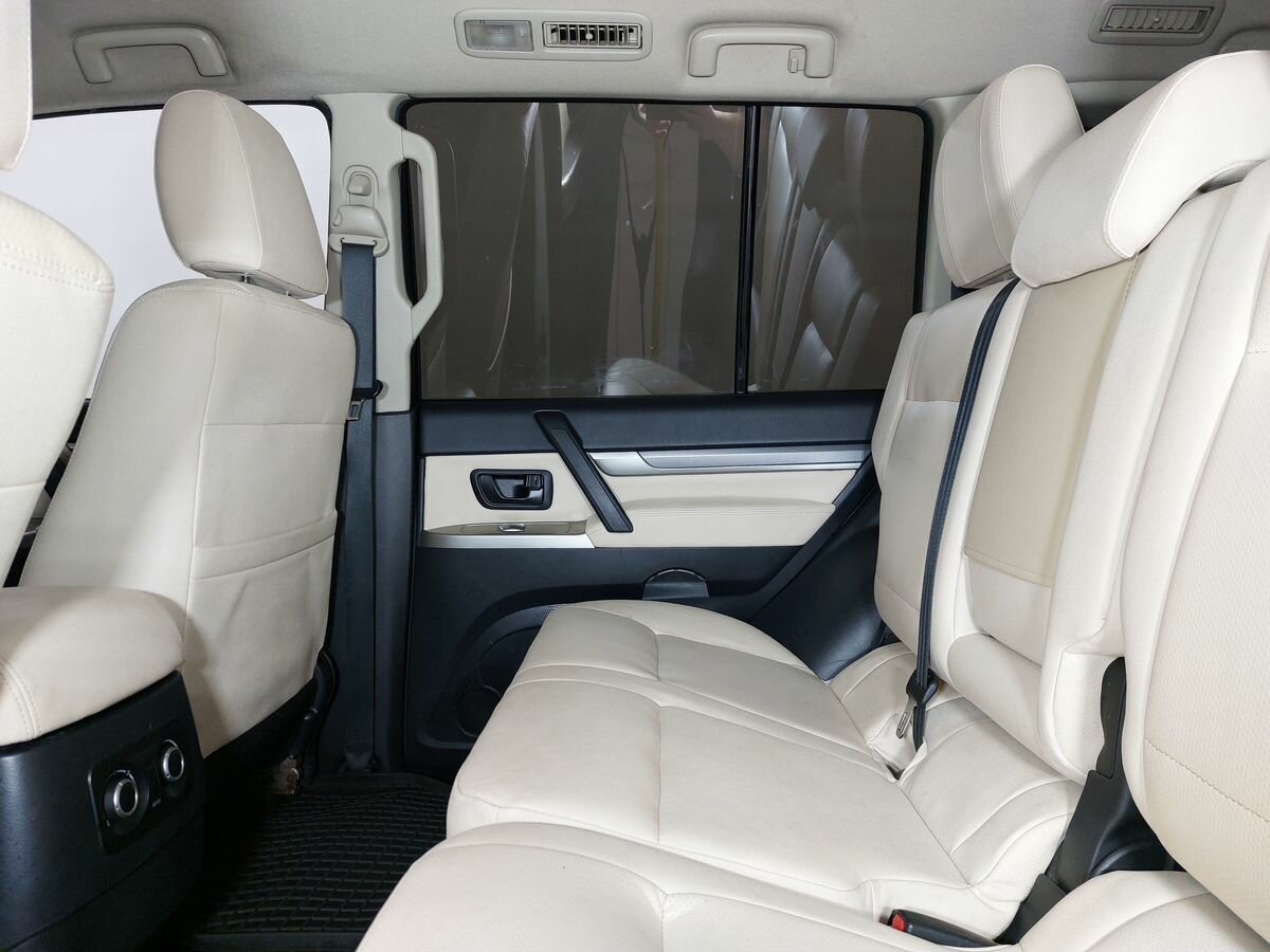 Mitsubishi Pajero, 2015