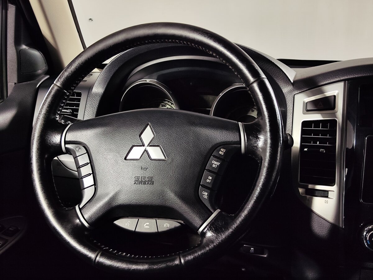 Mitsubishi Pajero, 2015