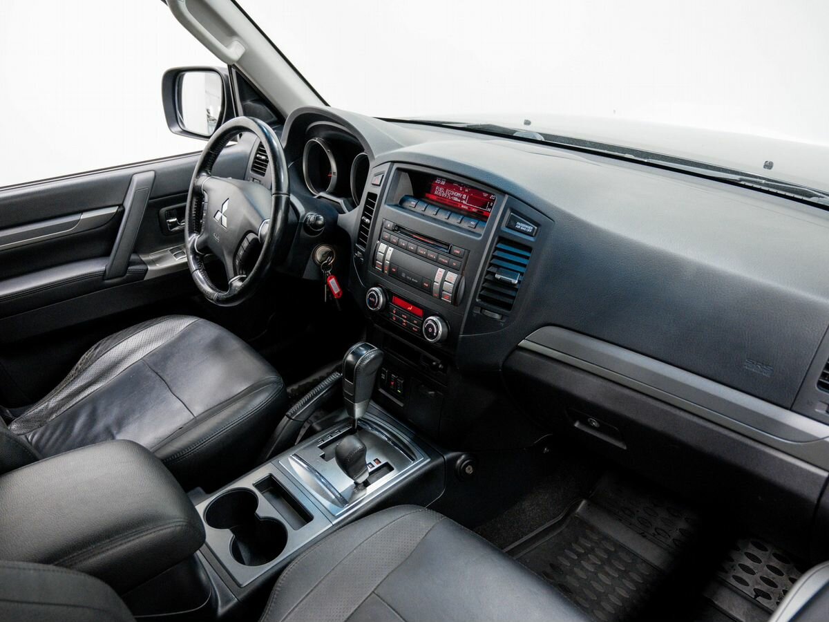 Mitsubishi Pajero, 2011