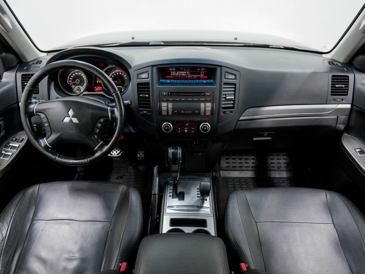 Mitsubishi Pajero, 2011