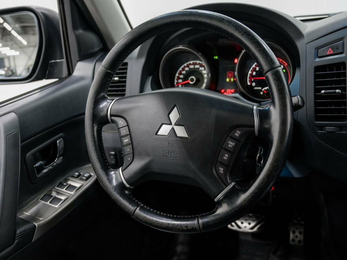 Mitsubishi Pajero, 2011