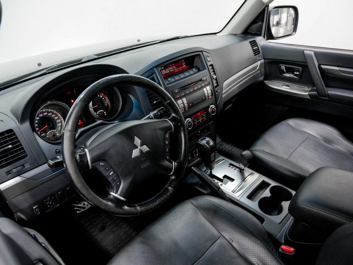 Mitsubishi Pajero, 2011