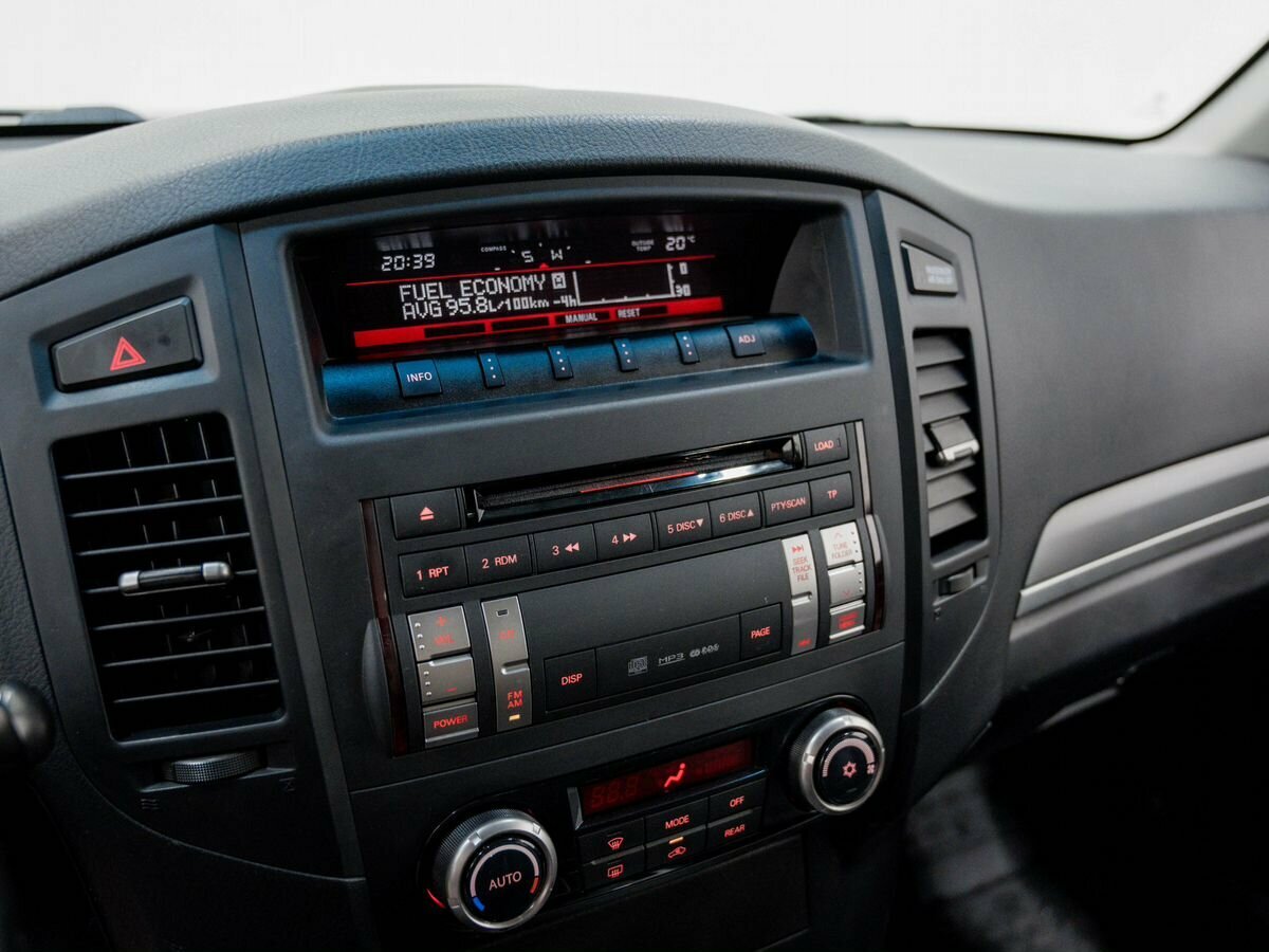 Mitsubishi Pajero, 2011