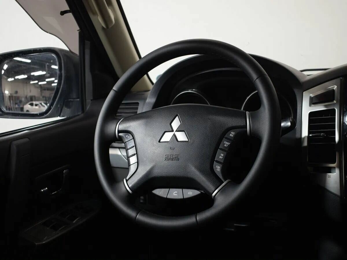 Mitsubishi Pajero, 2015