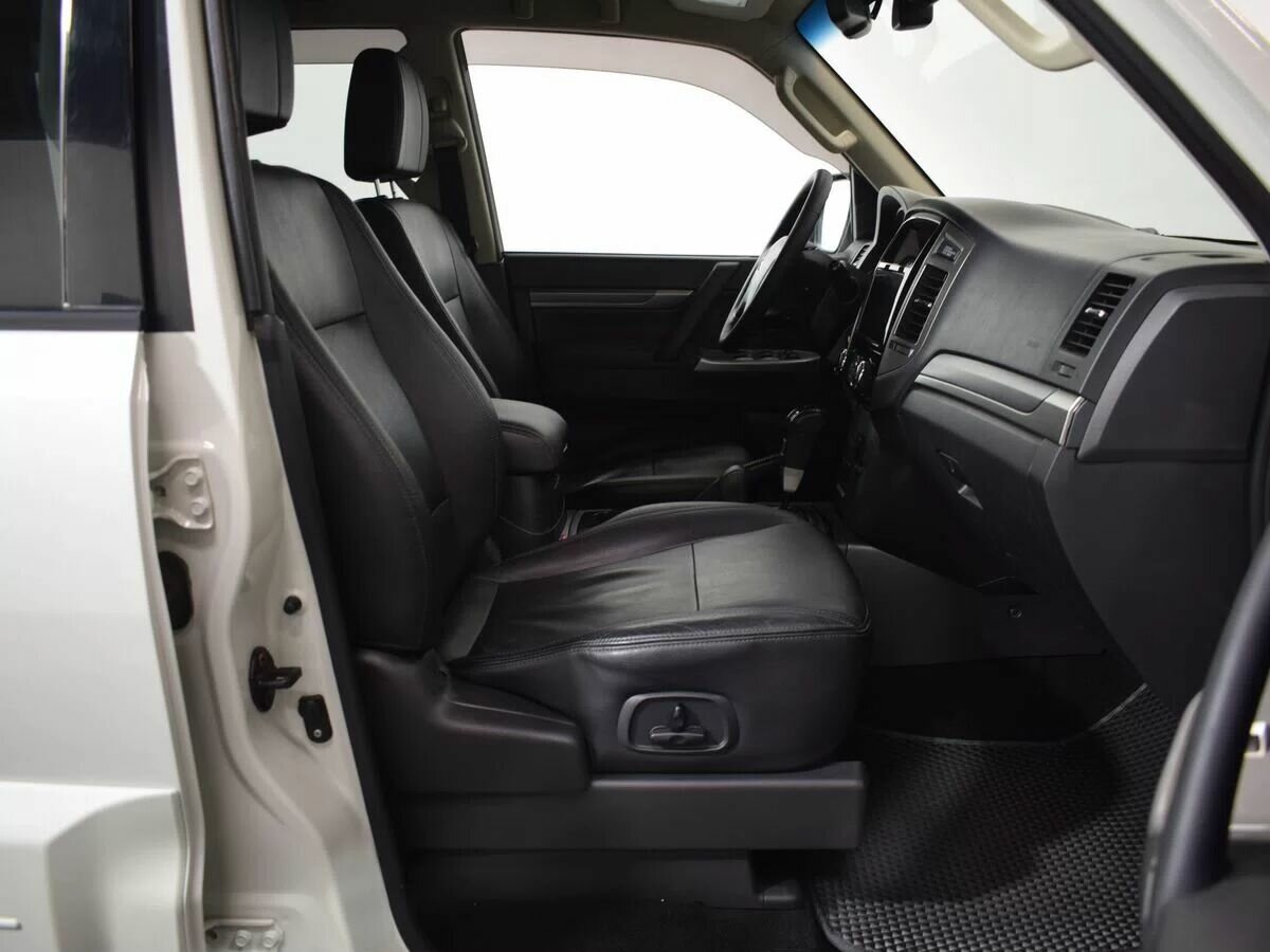 Mitsubishi Pajero, 2015