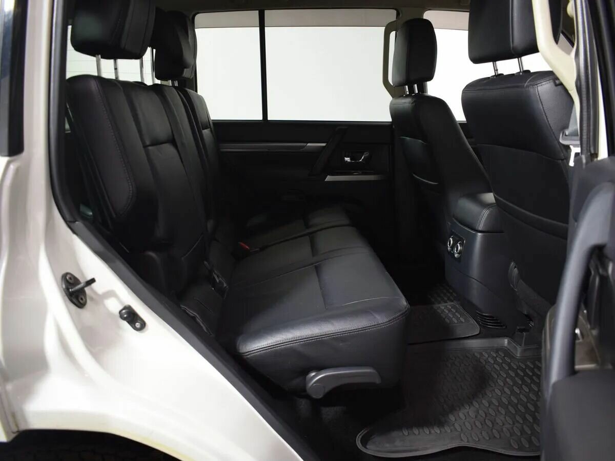 Mitsubishi Pajero, 2015