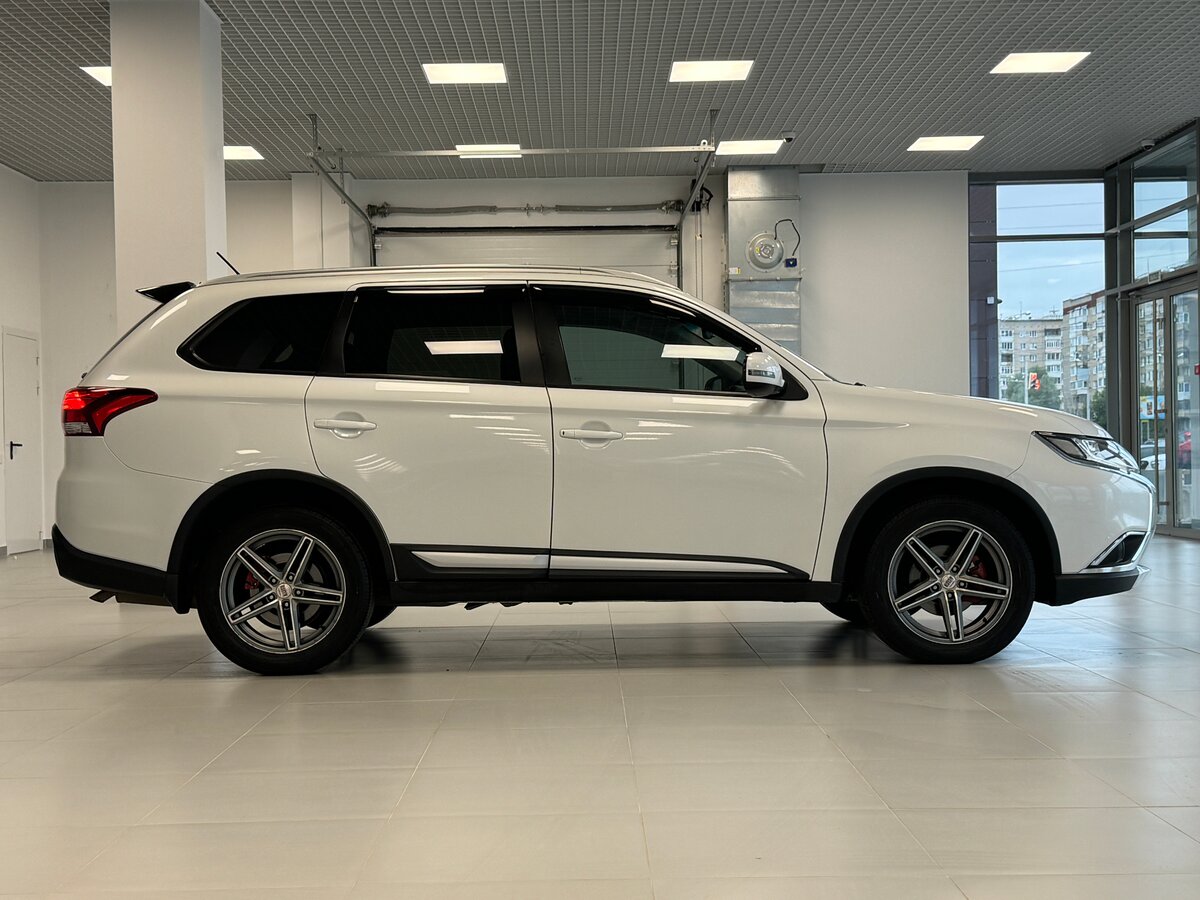 Mitsubishi Outlander, 2016