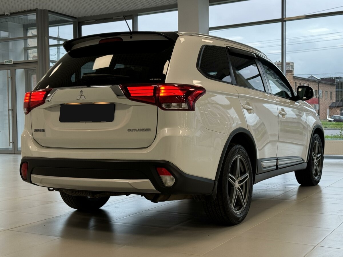 Mitsubishi Outlander, 2016