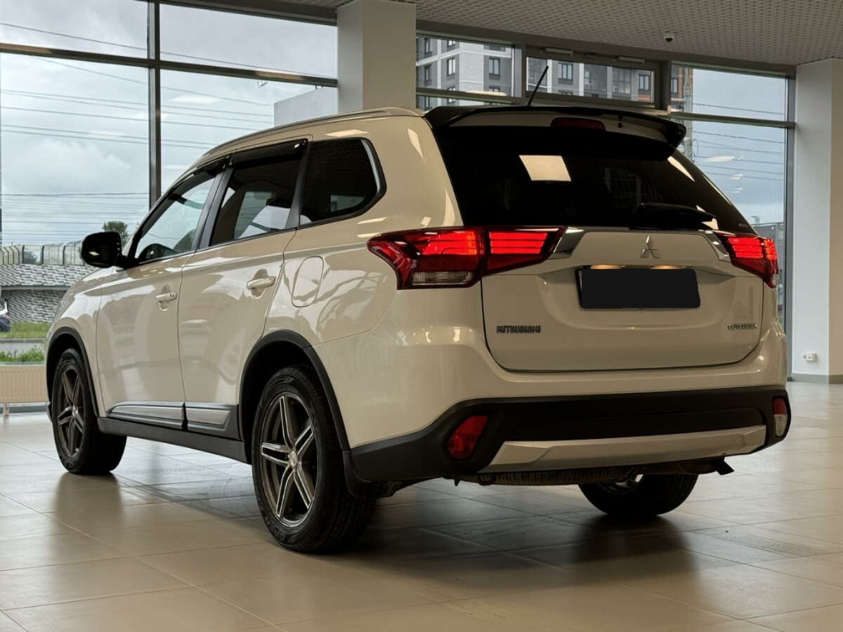 Mitsubishi Outlander, 2016