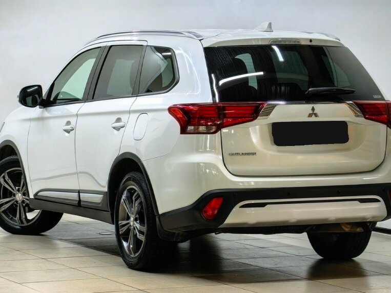 Mitsubishi Outlander, 2020