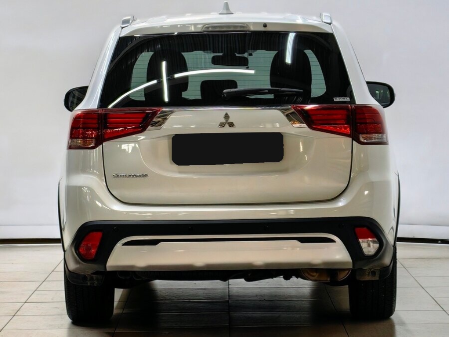 Mitsubishi Outlander, 2020