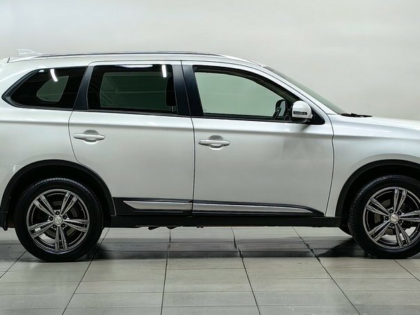 Mitsubishi Outlander, 2020