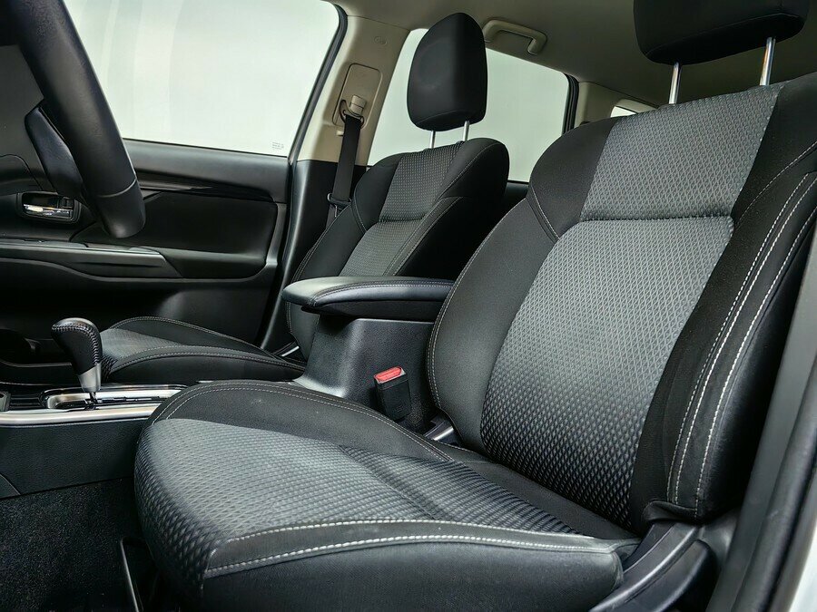 Mitsubishi Outlander, 2020