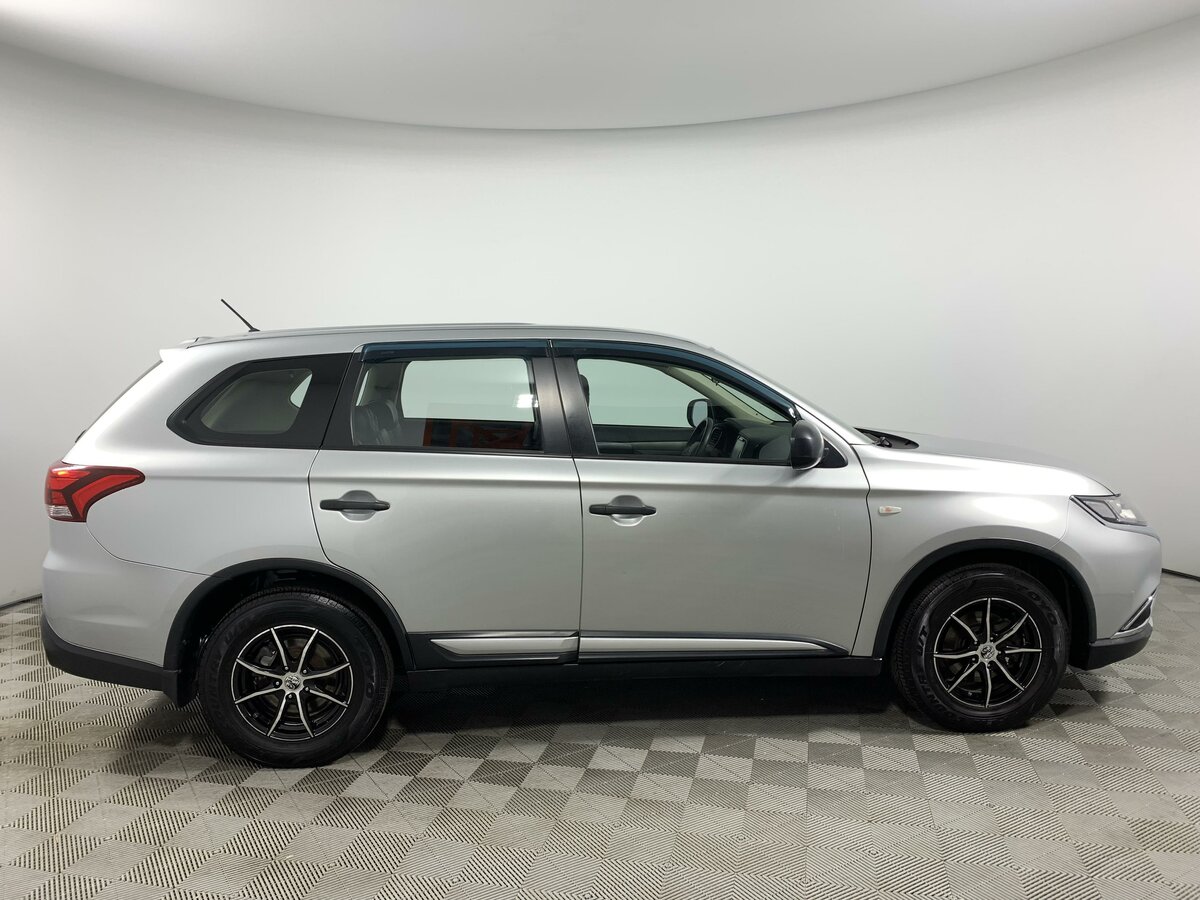 Mitsubishi Outlander, 2015