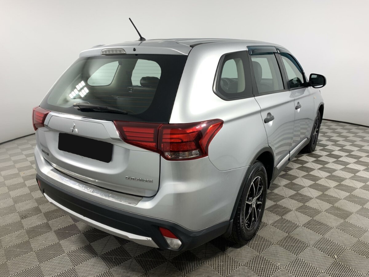 Mitsubishi Outlander, 2015