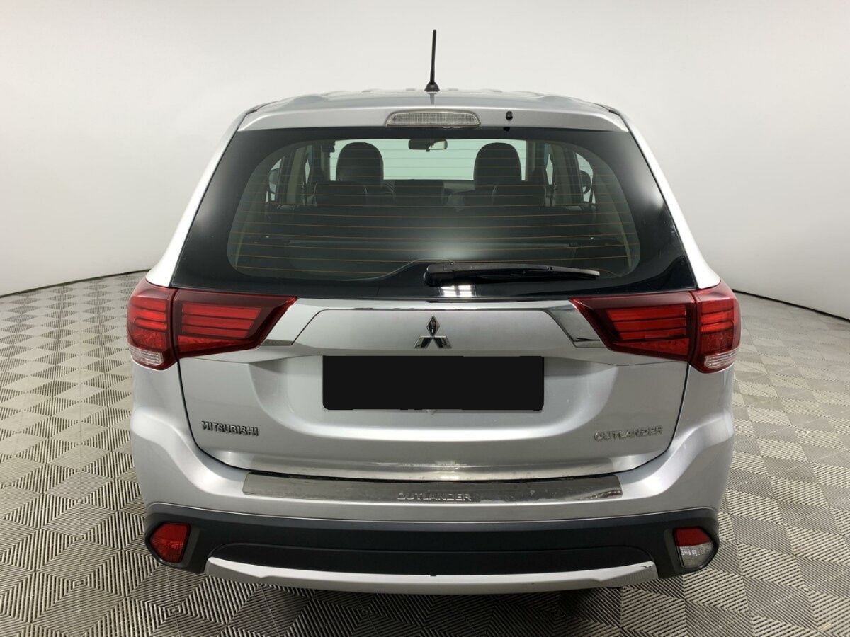Mitsubishi Outlander, 2015