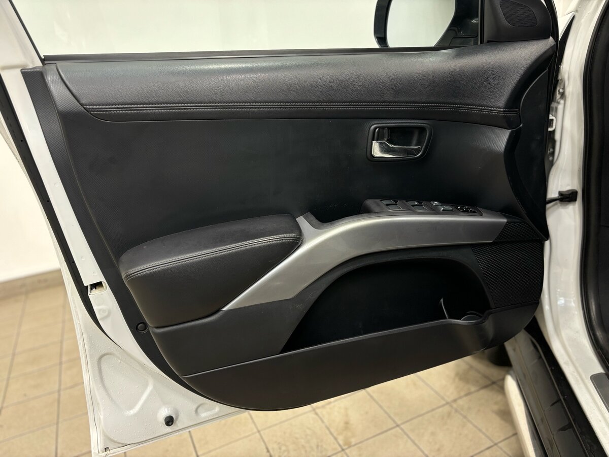 Mitsubishi Outlander, 2012