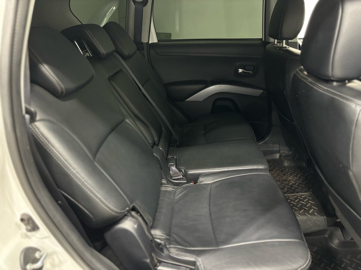 Mitsubishi Outlander, 2012