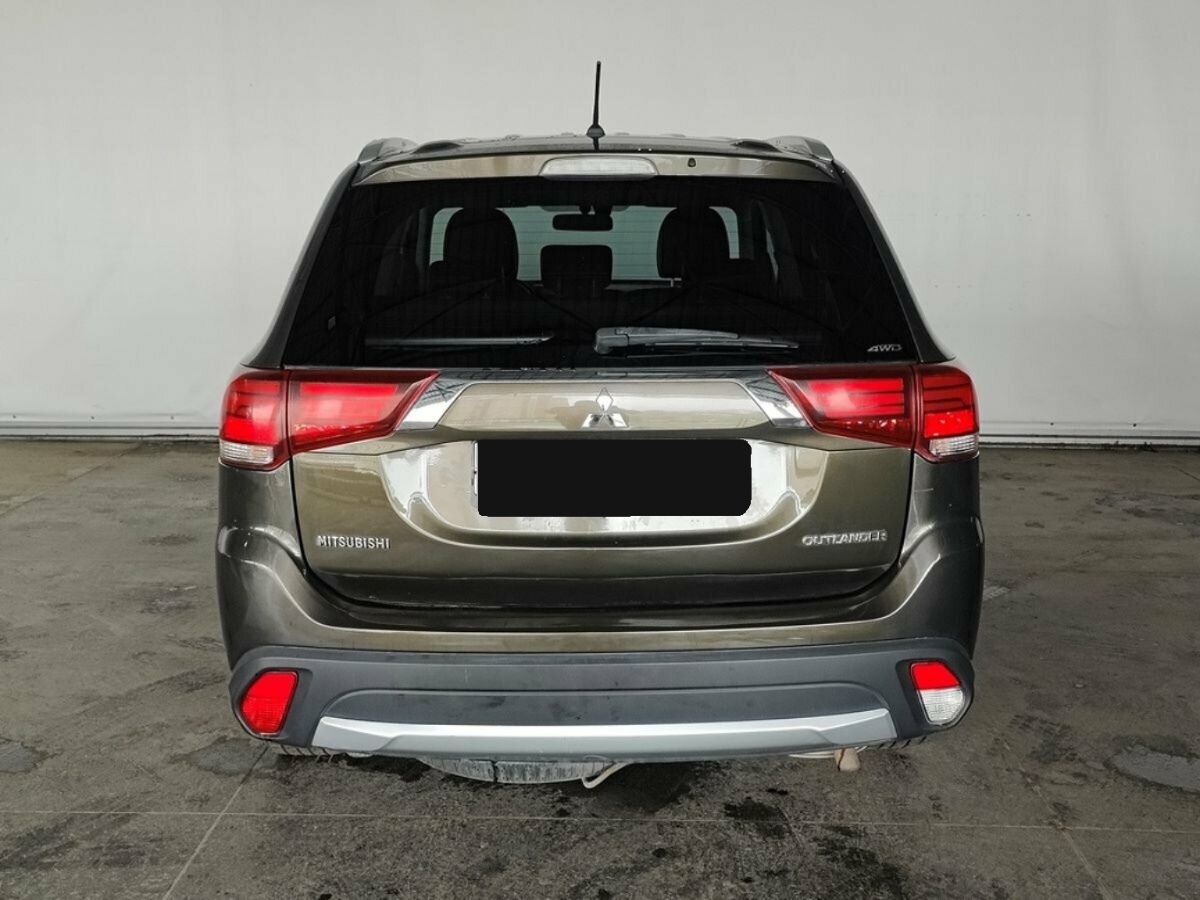 Mitsubishi Outlander, 2016