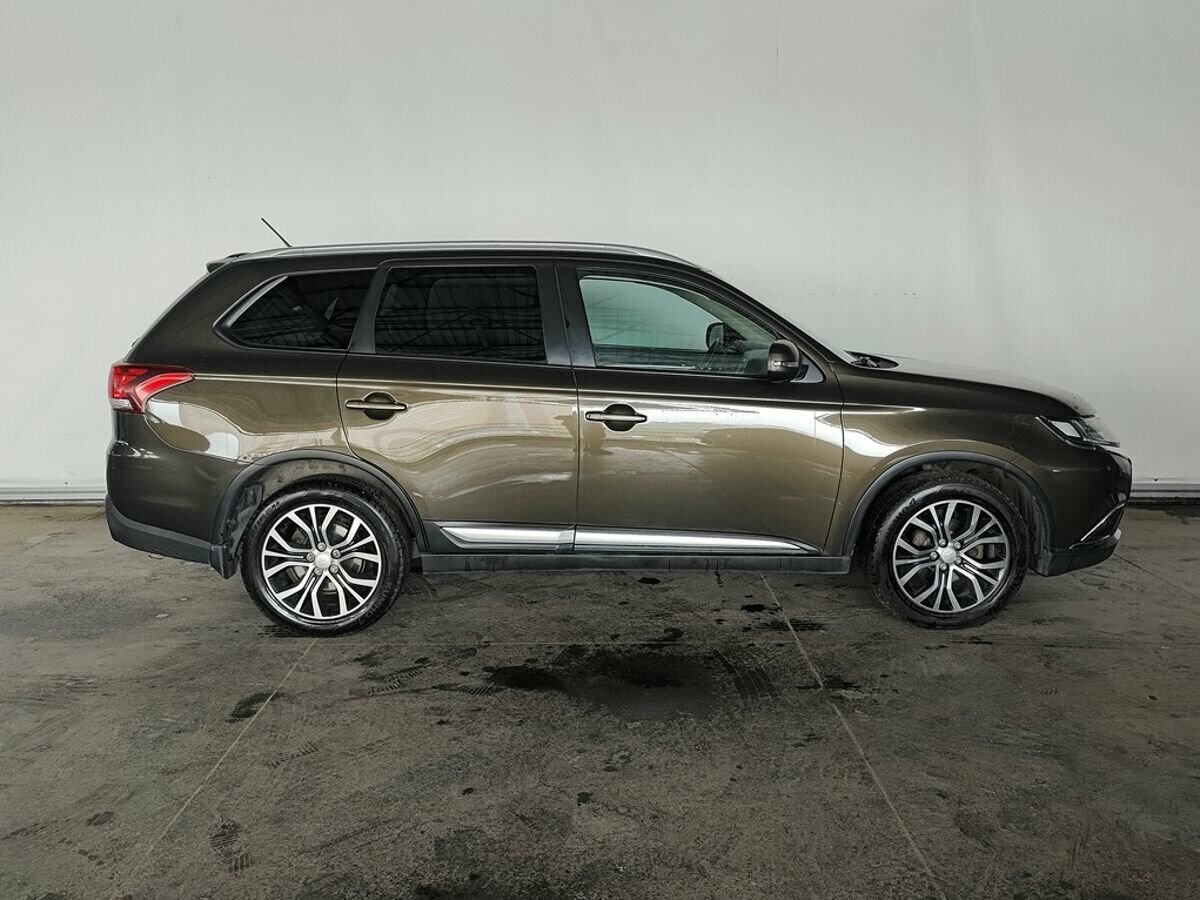 Mitsubishi Outlander, 2016