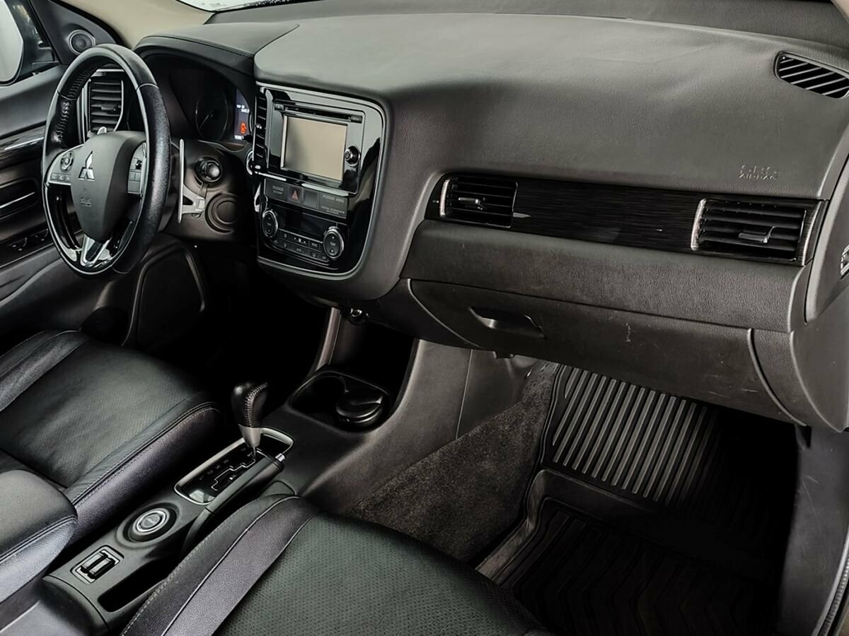 Mitsubishi Outlander, 2016