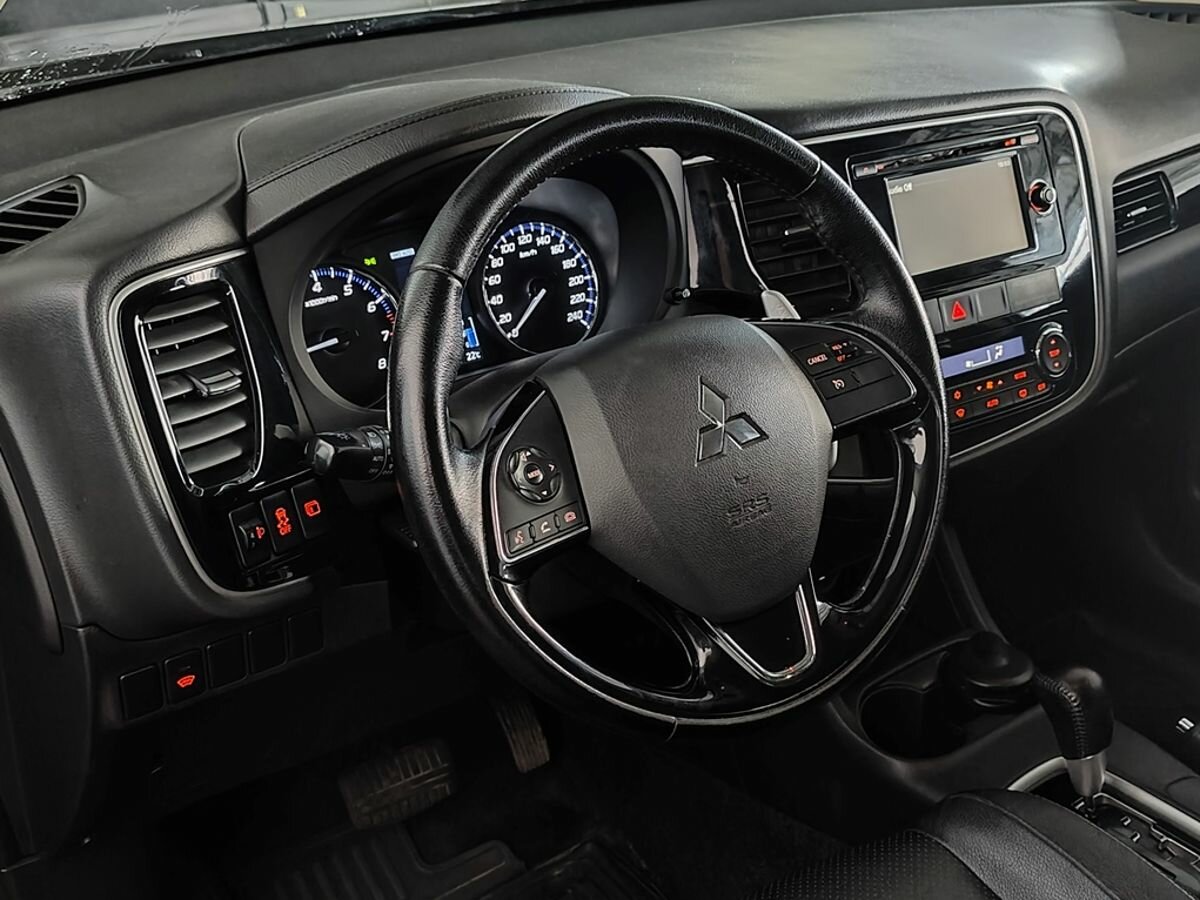 Mitsubishi Outlander, 2016