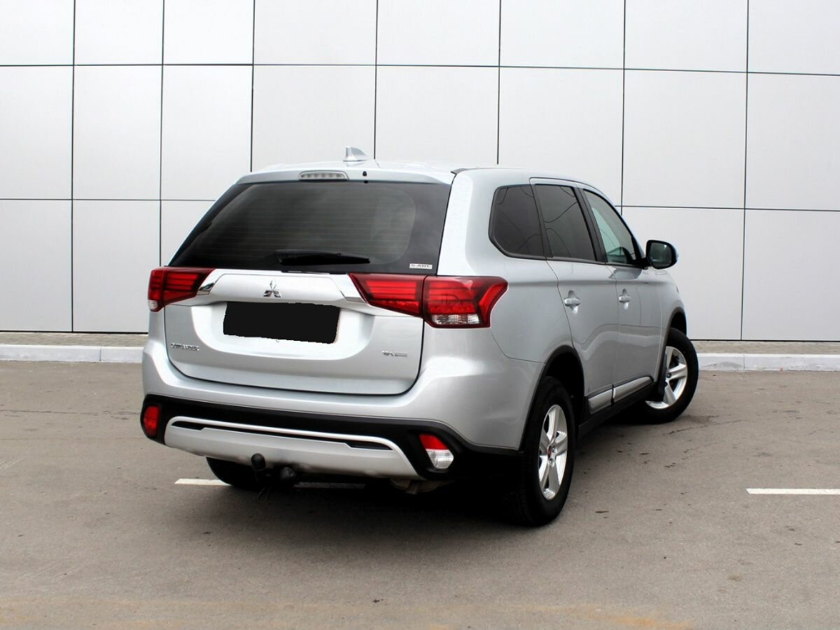 Mitsubishi Outlander, 2021
