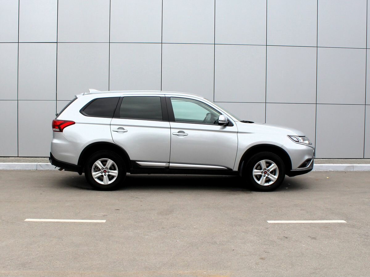 Mitsubishi Outlander, 2021