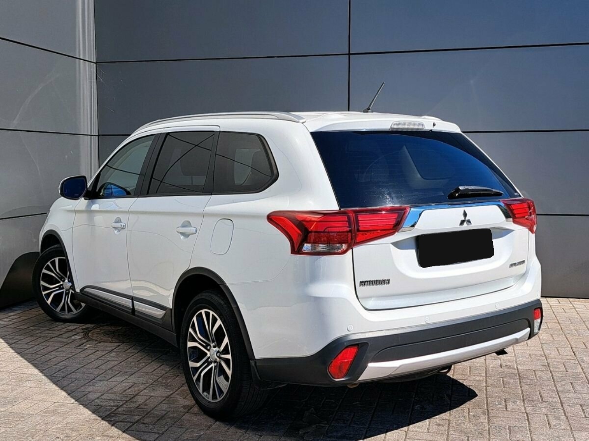 Mitsubishi Outlander, 2015