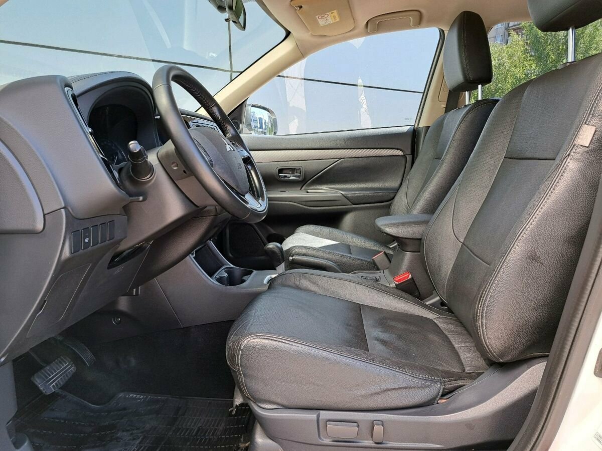 Mitsubishi Outlander, 2015