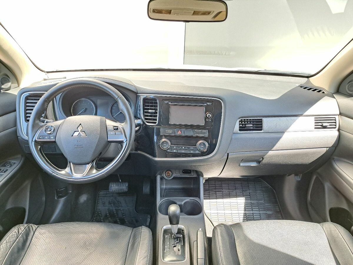 Mitsubishi Outlander, 2015