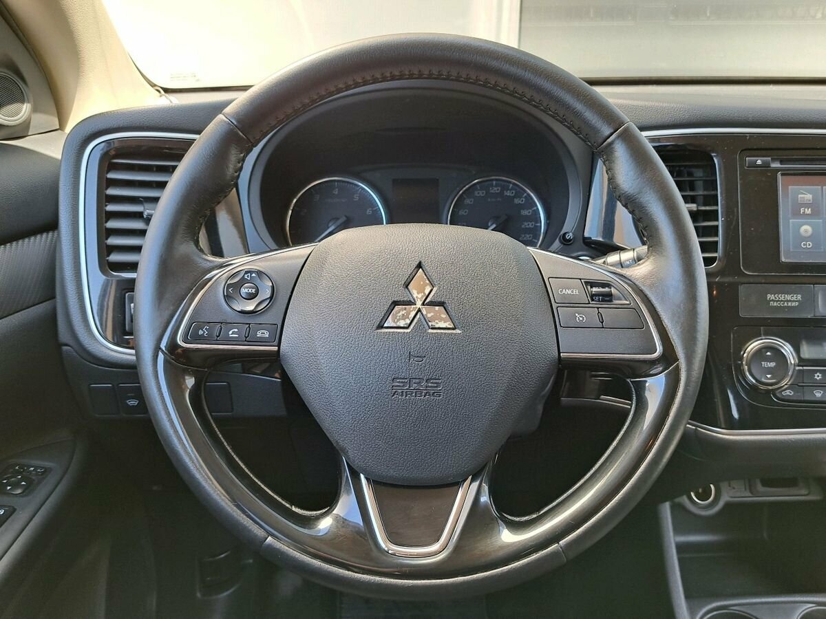 Mitsubishi Outlander, 2015