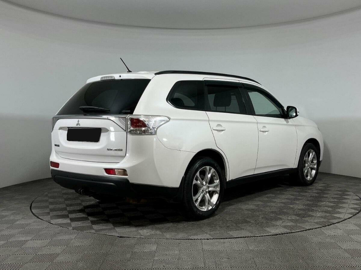 Mitsubishi Outlander, 2012