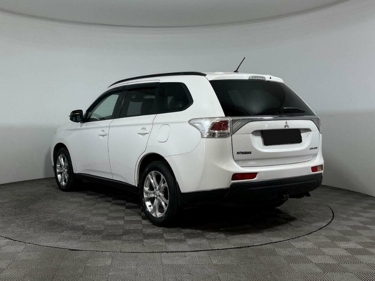 Mitsubishi Outlander, 2012