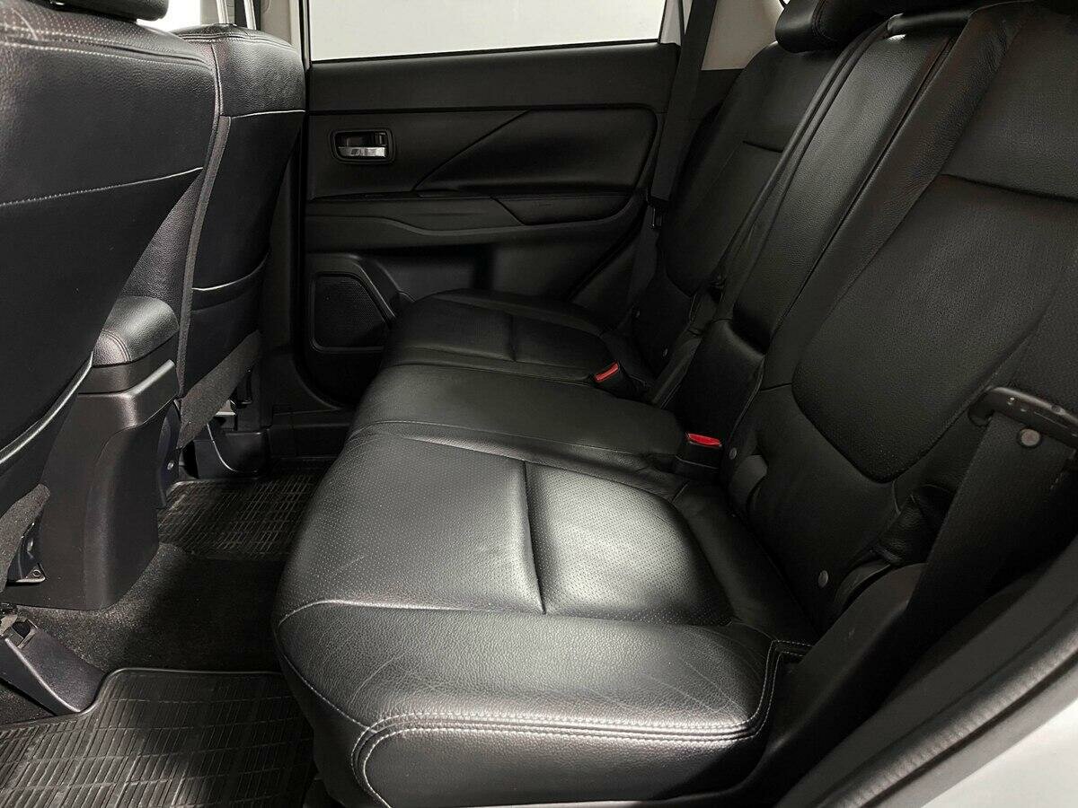 Mitsubishi Outlander, 2012