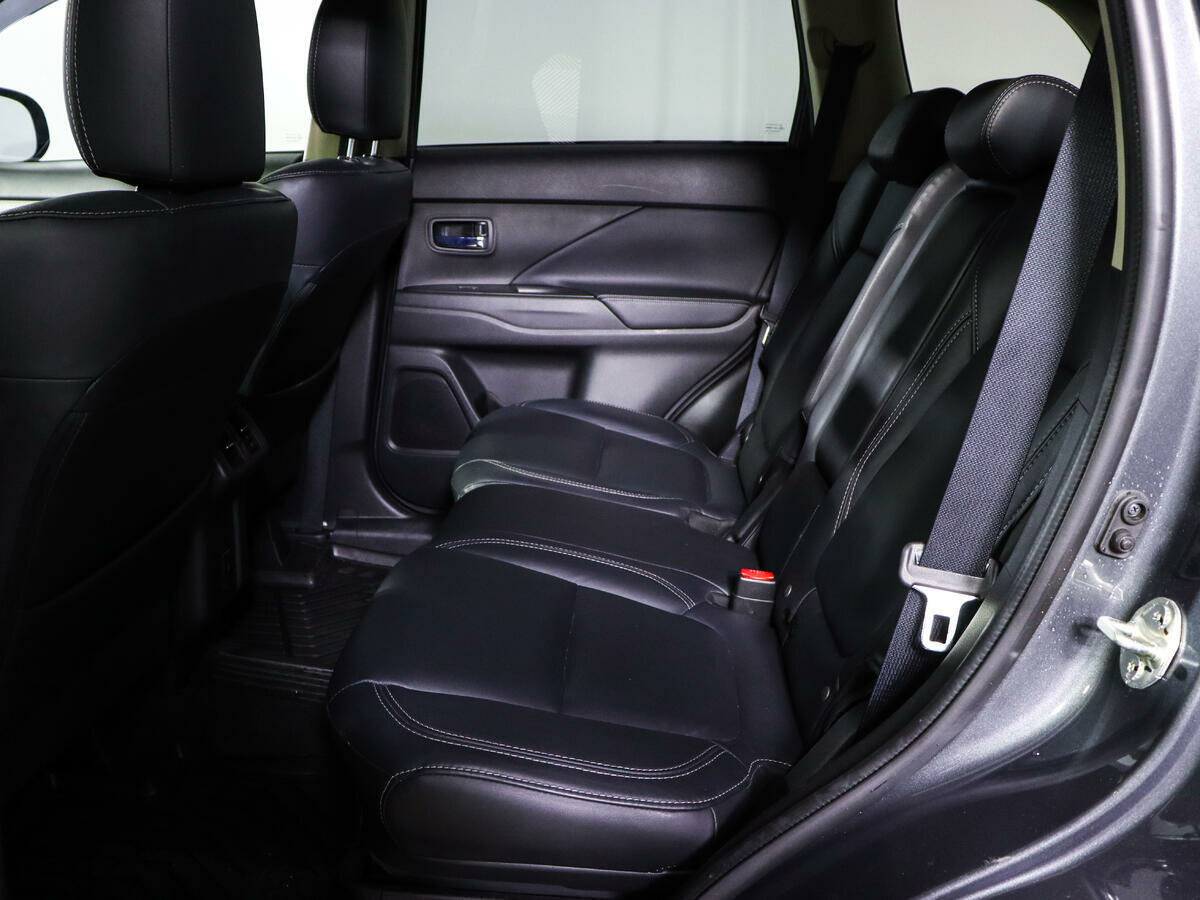 Mitsubishi Outlander, 2020