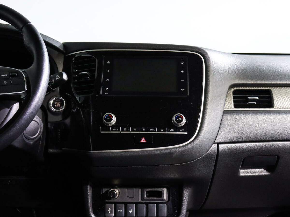 Mitsubishi Outlander, 2020