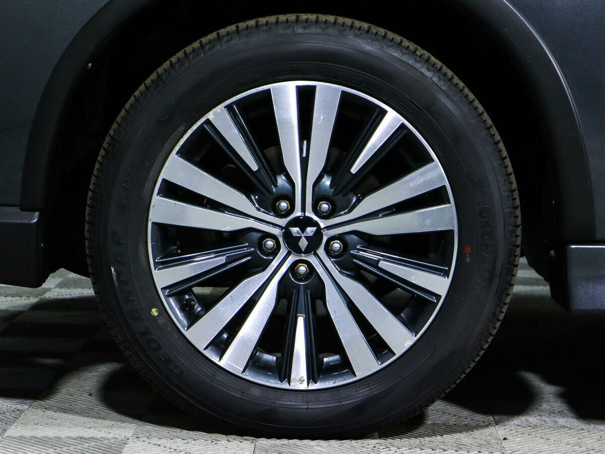 Mitsubishi Outlander, 2020