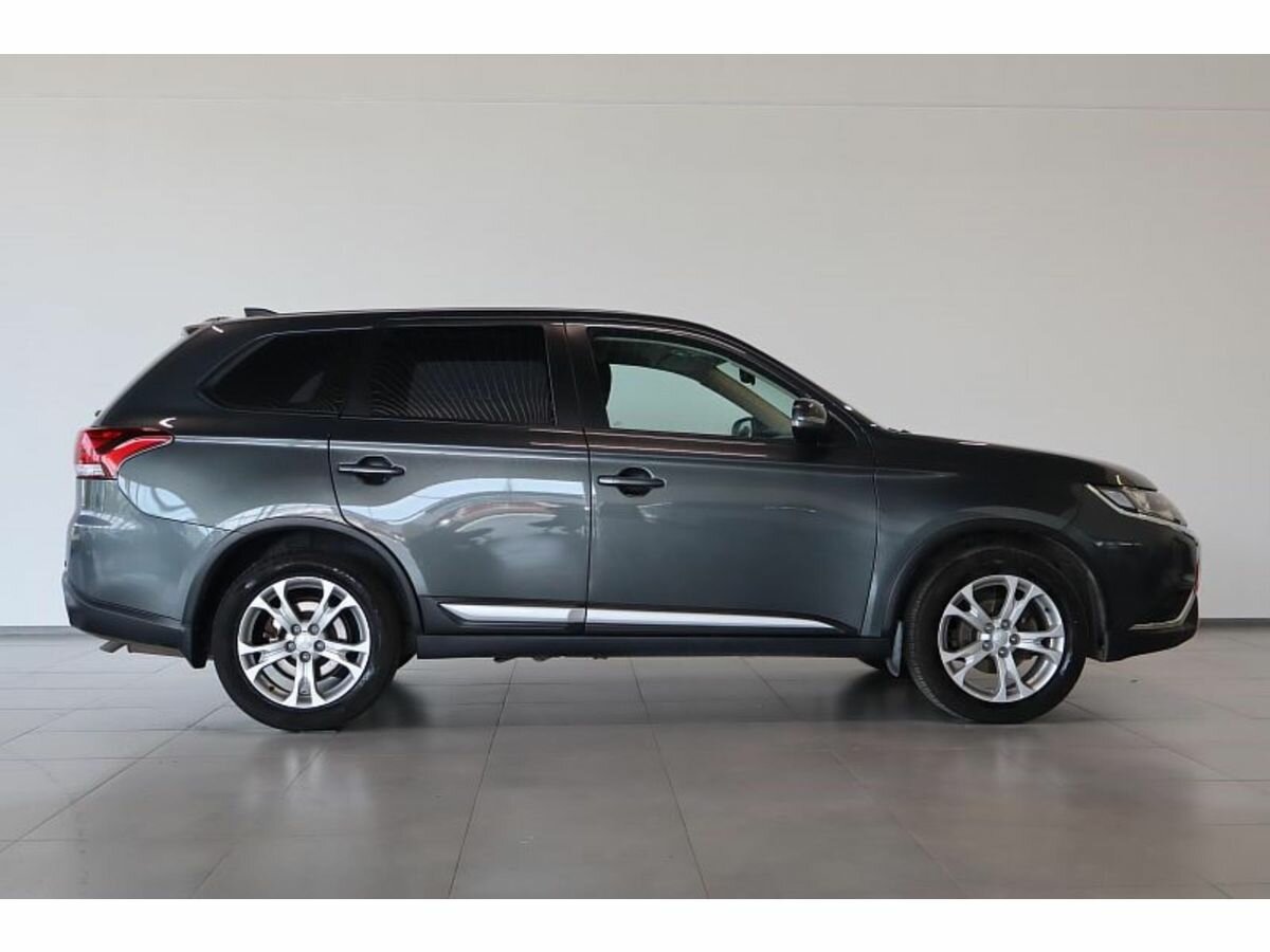 Mitsubishi Outlander, 2020