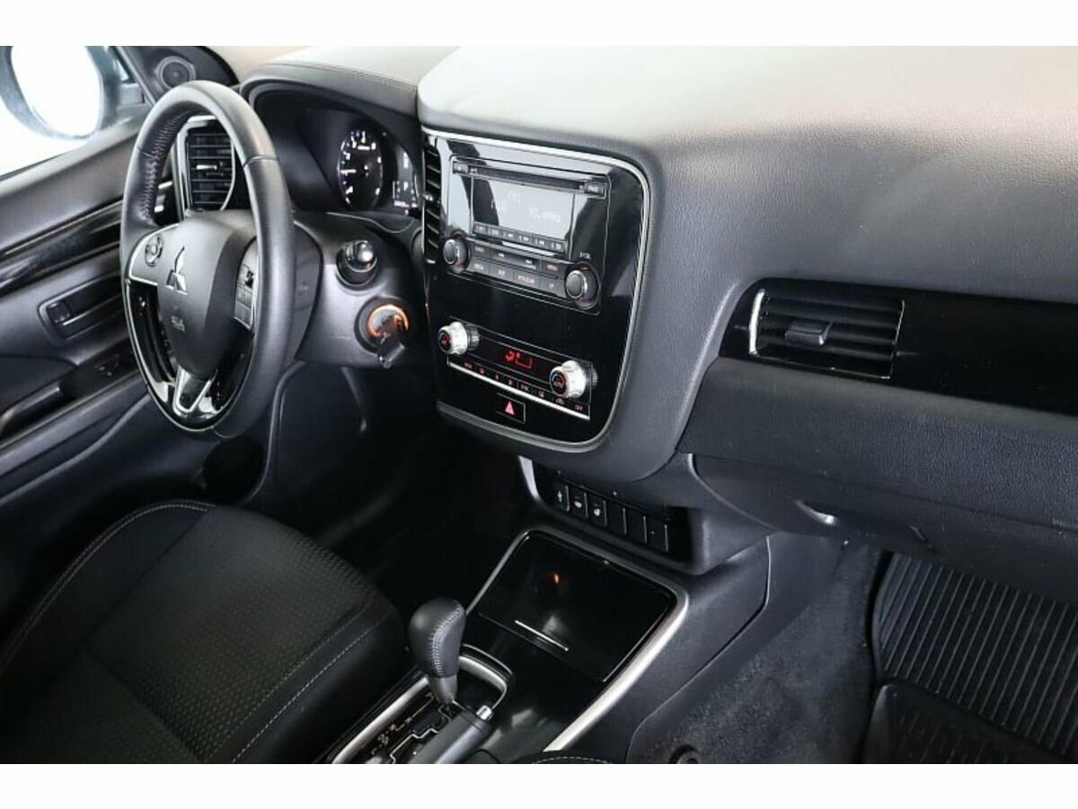 Mitsubishi Outlander, 2020