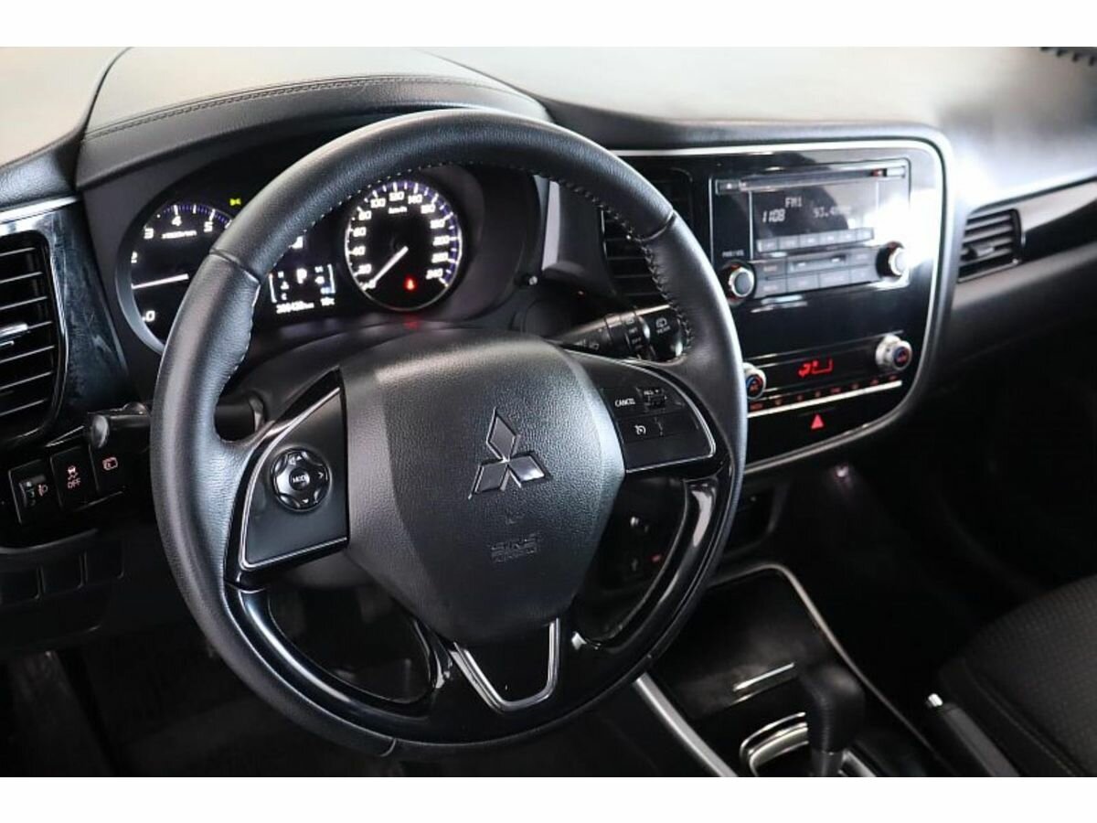 Mitsubishi Outlander, 2020