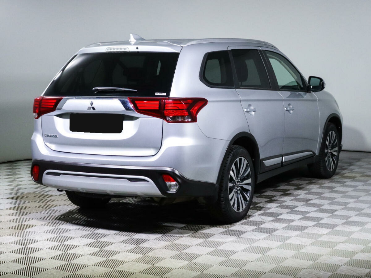 Mitsubishi Outlander, 2021